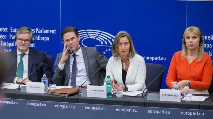 Членовете на Еврокомисията Джулиан Кинг, Юрки Катайнен, Федерика Могерини и Елжбета Бенковска (от ляво на дясно) представиха в Страсбург подробности за предлагания бюджет на ЕС за 2021-2027 г.