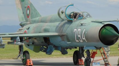 Липсата на консумативи и изправната военна техника са сред проблемите на българската военна авиация