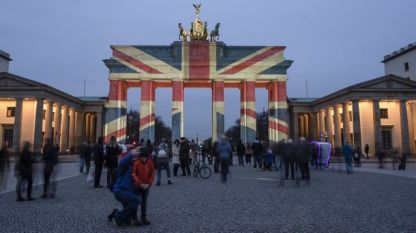 Бранденбургската врата беше осветена с британското знаме след атентата в Лондон