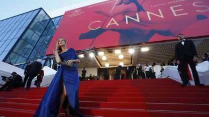 Чешкият модел Петра Немцова позира за фотографите на кинофестивала в Кан