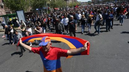Армения е в хватката на политическа криза.