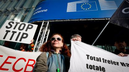 Редица страни в Европа протестират срещу Споразумението за трансатлантическо партньорство за търговия и инвестиции TTIP