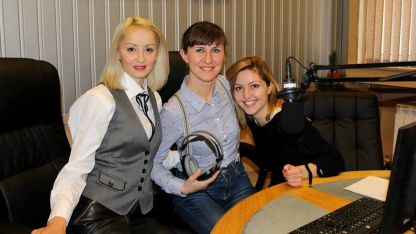 Натали Ангелова /вдясно/ и приятели подкрепиха с песен благотворителна кауза.