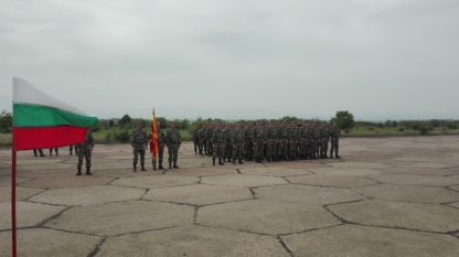 Македонските военни по време на тренировката за парада на летище Доброславци