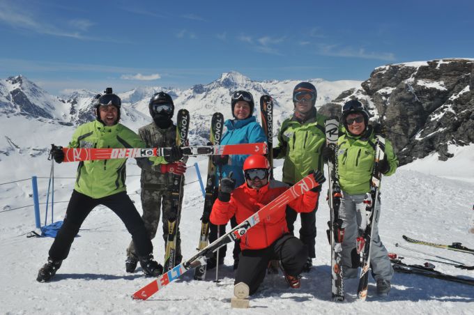 Българският отбор в състав (от ляво): Александър Богоявленски, Христина Балинска, Милена Димитрова, Любомир Бояджиев, Надежда Чипева и Юлиян Стоянов (в средата)