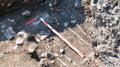 Археолози откриха рядко срещано средновековно погребение