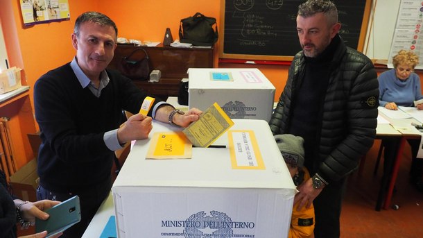 Изборите в Италия подредиха фрагментиран парламент, а популистките сили отбелязаха възход