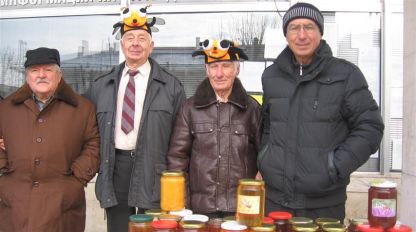 Изложба-базар на мед и пчелни продукти в Мездра