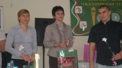 Венетка Начева- вляво на снимката, пое националния отбор по водна топка