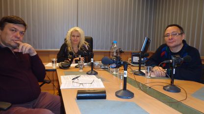 Анелия Торошанова разговаря с Пламен Димитров и Иван Еланджиев (отляво надясно)