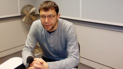 Jonko Grozew im Studio von Radio Bulgarien