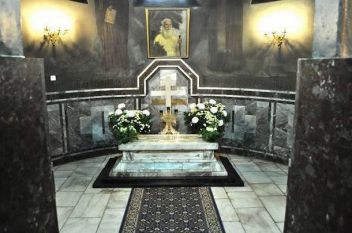 В криптата на Руската църква се намират мощите на Серафим Соболев