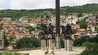 Паметникът на Асеневци във Велико Търново