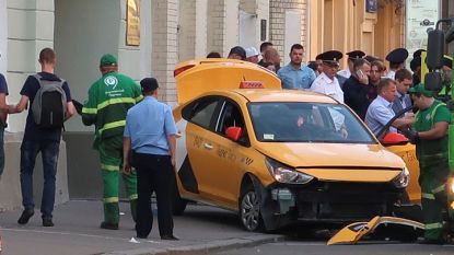 Катастрофата в късния следобед в събота станала на една пряка от Червения площад в Москва.