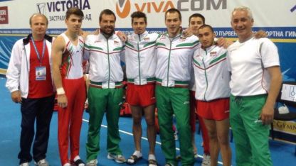 Мъжки национален отбор по спортна гимнастика - Димитър и Йордан са първият и вторият от ляво на дясно
