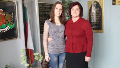 Симона с учителя си по руски език Нора Иванова