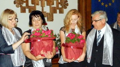 Η πρόεδρος της Βουλής Τσέτσκα Τσάτσεβα, η Βάλια Τασλάκοβα, η Γκάλια Γκοράνοβα και ο δήμαρχος Πλέβεν Ντιμίταρ Στόικοφ στην τελετή ονοματοθεσίας του τριαντάφυλλου