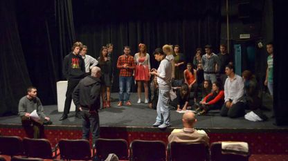 „Съвременна драматургия” - ученици от школата на Малин Кръстев представят откъси от съвременна драматургия.