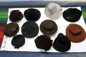 Дарението от шапки от 30 - те и 40-те год на ХХ век