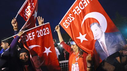 Привърженици на Ердоган празнуват след края на изборния ден