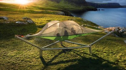 Столичани и гости на София ще имат възможността да се забавляват и на монтирани върху метални конструкции палатки във въздуха. 