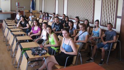 Информационна среща с младите хора се проведе в Мездра