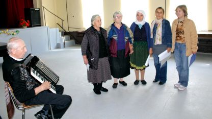 Фолклорната група към читалището в село Българка