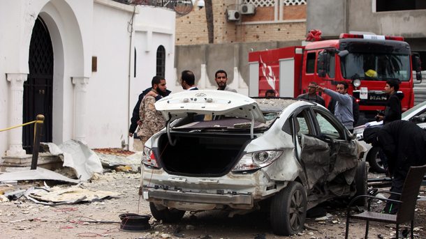 Множество убити и ранени при поредица от експлозии на коли-бомби в Либия -  От деня - БНР Новини