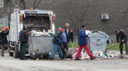 Строителната група почиства населените места в община Видин след като договорът с концесионера беше прекратен