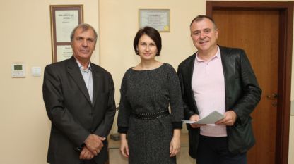 На фотографии: Василий Касса, Ирина Богоева, Александр Велев (слева направо)