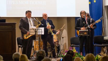 Професор Владко Панайотов с „Владко Панайотов бенд” на сцената на Големия салон на БАН