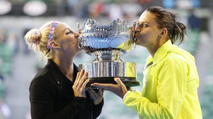Бетани Матек-Сандс (САЩ) и Луцие Шафаржова (Чехия) с триумф в турнира на двойки при жените  в Австралия