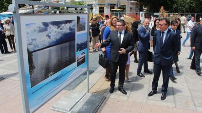 Министрите Николай Нанков и Паул Станеску откриха изложба с най-добрите кадри от конкурса на българското регионално министерство „Една река - десетки райски кътчета“.