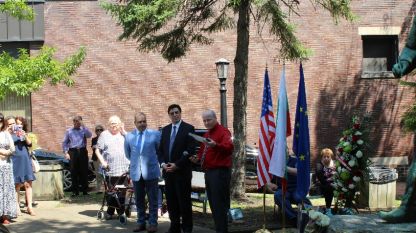  Потомъкът на Макгахан получава най-високото отличие на МВР - Златна палмова клонка от посланика на България в САЩ г-н Тихомир Стойчев. Наградата е за ролята на неговият  пра-пра дядо за освобождението на България.