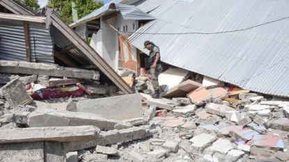 Рухнала къща след земетресението на индонезийския остров Ломбок.