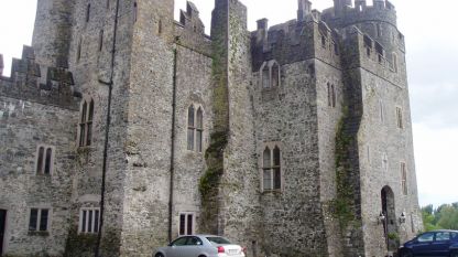 В Килдеър и днес се намира замъкът на ирландския граф Фитцджерълд