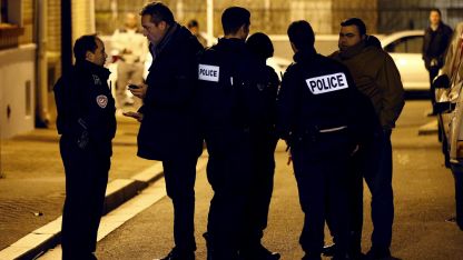 Полицията в Париж е разпръснала през нощта нелегално парти на