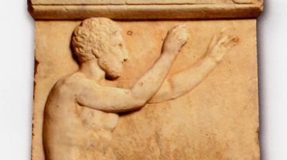 Мраморна стела с релефно изображение на атлет (фрагмент) 410 - 400 г. пр. Хр. от регион Хесани (ант. град Халимунт). Национален археологически музей - Атина