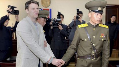 Ото Уормбиър пред съда в Северна Корея.