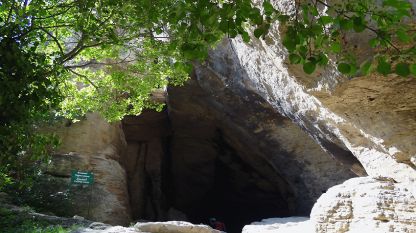 Голямата пещера в археологическия резерват „Мадара”, известна още като Пещерата на нимфите. 