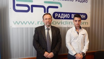 Екскурзоводите Емил Живков и Васил Василев ( от ляво надясно).