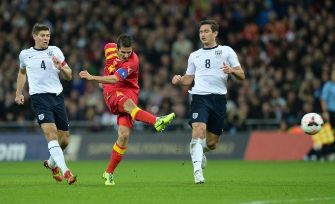 Стевен Йоветич (в средата)