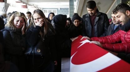 Скърбящи за жертвите на атентата в Истанбул на Нова година