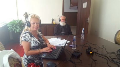 Водещата Анелия Торошанова с отец Йоан