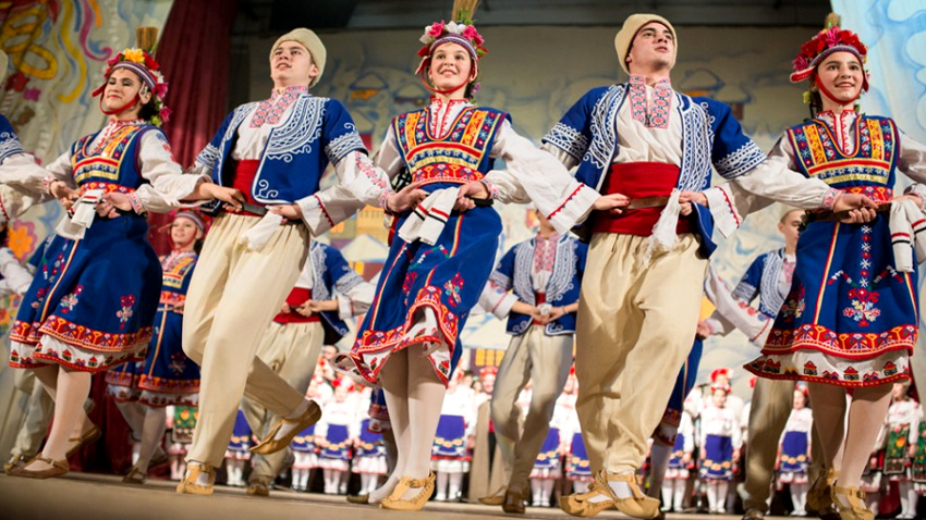 Bulgária Dança Popular Das Pessoas Idosas E Das Crianças Nos Jogos De  Nestenar Na Vila Dos Búlgaros Foto Editorial - Imagem de largo, rompimento:  95032561