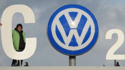 Европейският съюз призова автомобилния гигант Фолксваген Volkswagen да компенсира всички