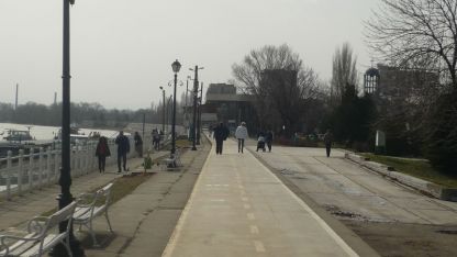 Видинчани се възползваха от хубавото време днес, за да се разходят в Крайдунавския парк в града.