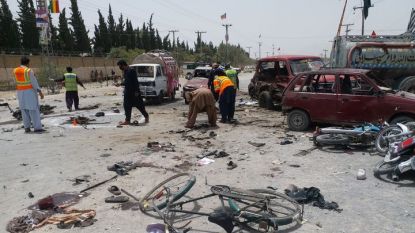 Последиците след самоубийствената бомбена атака в Кета.