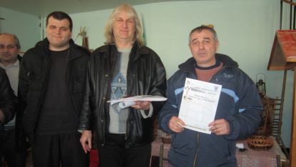 Мирослав Милчев /вляво/ е градски първенец на Видин за февруари по шах