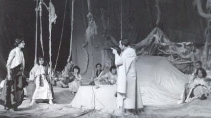 Сцена от спектакъла „Еленово царство” в театър „Българска армия”, 1985 г.